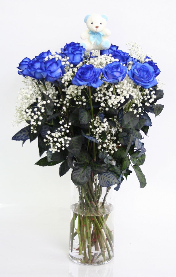 Bouquet de roses bleues avec gypsophile et ours bleu