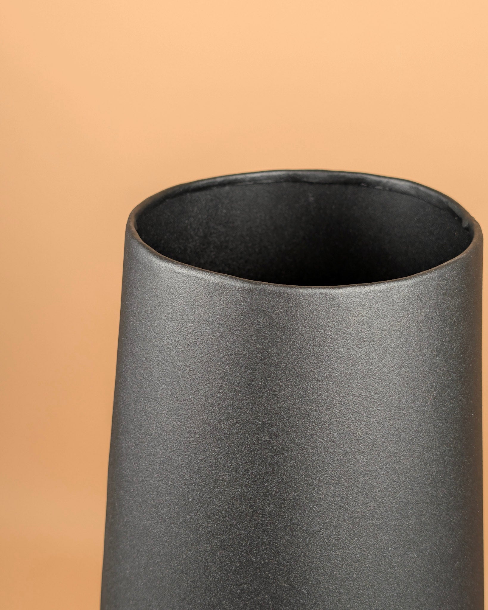 Noah – Zwart – 34 cm