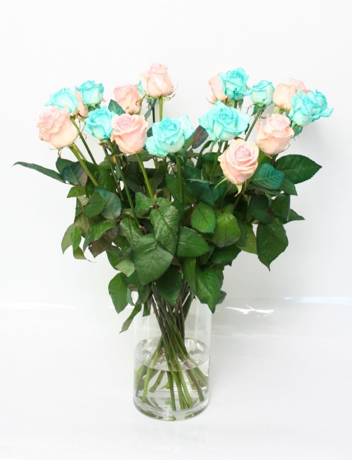 Bouquet de roses de 10 roses rose clair avec 10 glace bleu