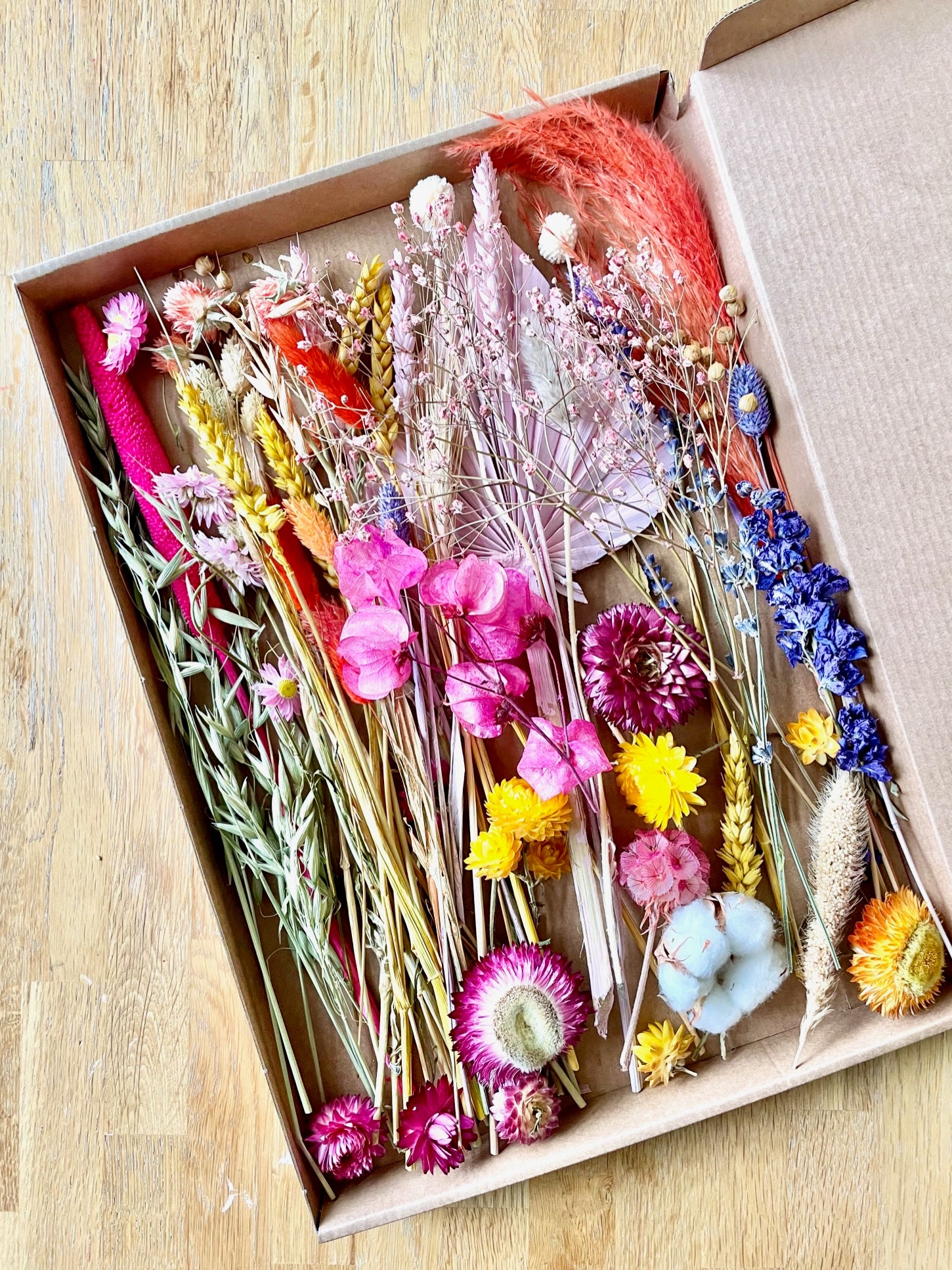 No -waste DIY dry flowers box - color