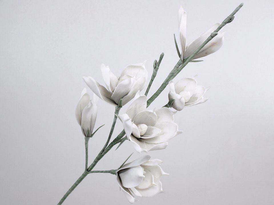 Mousse magnolia blanc / gris, d 18cm