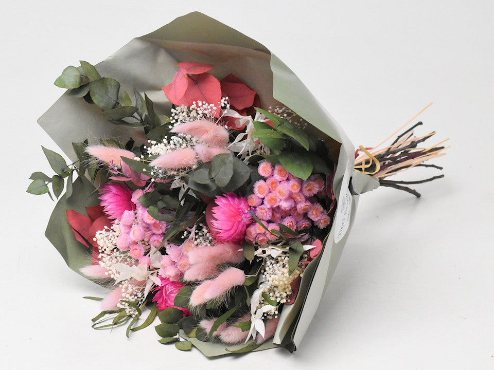 Dry flowers bouquet pink